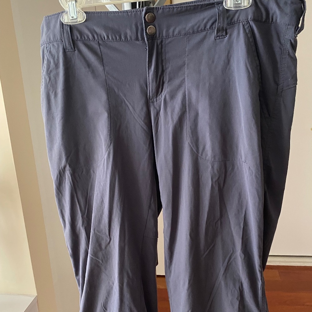 Columbia Ladies knee length pants